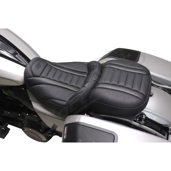 MUSTANG Wide Deluxe Touring Passenger Seat Harley Davidson FLHX / FLHXSE / FLTRX / FLTRXSE / FLTRXSTSE 1923–1977 2023–2026