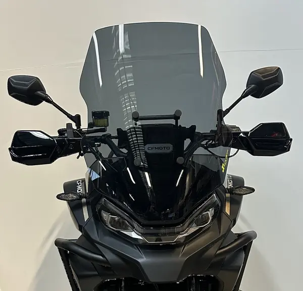 Bullster priekinis stiklas tamsintas Cf-Moto MT 700 25-26