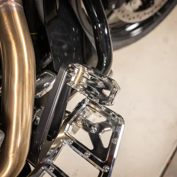 THRASHIN SUPPLY CO. Aggressor Brake Pedal Pad Chrome Harley-Davidson Electra / Road 1690-1868cc 14-20