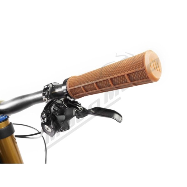 ALL MOUNTAIN STYLE Berm Grips