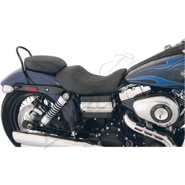 MUSTANG "Wide Tripper™" vairuotojo ir keleivio sėdynė Harley-Davidson FLD / FXD / FXDB / FXDC / FXDF / FXDL / FXDWG 1450–1800 (2006–2017)