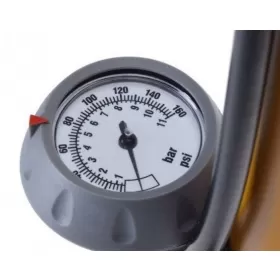 Bicycle pump with manometer 