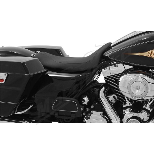 MUSTANG Runaround Solo Seat Harley Davidson FLH / FLHR / FLHRC / FLHRXS / FLHT / FLHTC / FLHTCU / FLHTK / FLHX / FLHXS / FLHXSE / FLHXST 1584–1923 cc 2008–2025