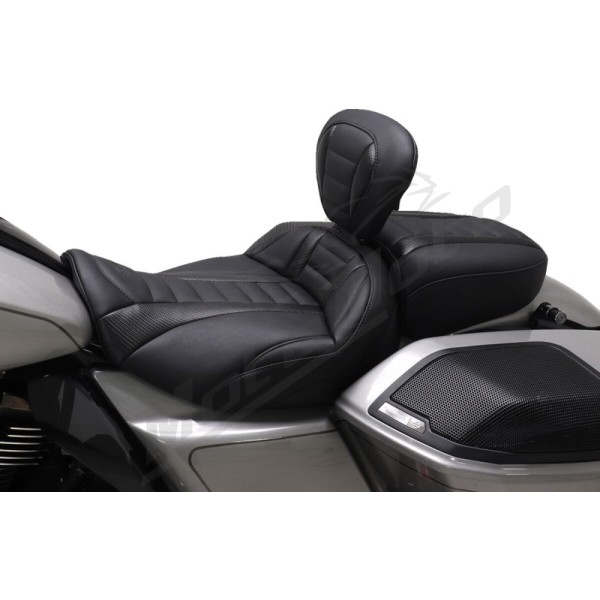 MUSTANG "Deluxe Touring" sėdynė Harley-Davidson FLHX / FLHXSE / FLTRK / FLTRX / FLTRXSE / FLTRXSTSE 1868–1977 cc 2023–2025