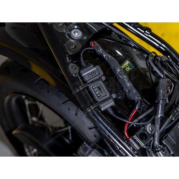 Motorcycle - Waterproof 12V To USB Smart Adaptor - Quad Lock® USA