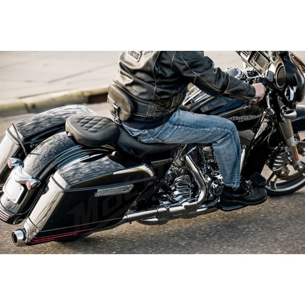 MUSTANG "Wide Tripper™" sėdynė Harley-Davidson FLH / FLHRC / FLHT / FLHTC / FLHTCU / FLHTK / FLHTKL/FLRT / FLTR / FLTRU / FLTRX / FLTRXS / FLTRK / FLTRXSE / FLTRXST 1584–1923 (2008–2025)