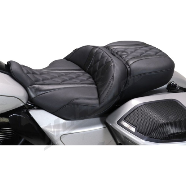 MUSTANG Deluxe Touring sėdynė Harley Davidson FLHX / FLHXL / FLHXSE / FLTRX / FLTRXSE / FLTRXSTSE 1923-1977 23-26