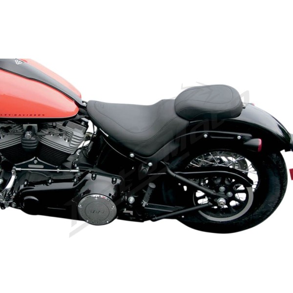 MUSTANG "Wide Tripper™" keleivio sėdynė Harley Davidson FLS / FLSS / FXS 1584–1800cc ABS 11–17