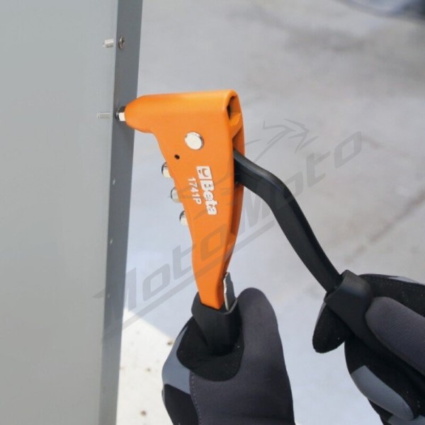 BETA Heavy-duty riveting pliers supplied with 4 interchangeable nozzles