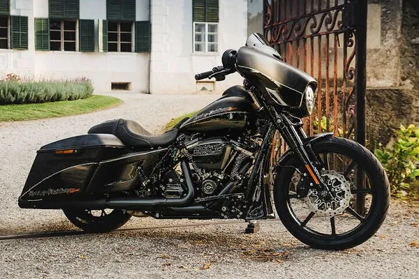 CULT WERK Šoninė apdaila Harley Davidson FLHR / FLHRC / FLHRSE / FLHRXS 1584-1923cc 09-25