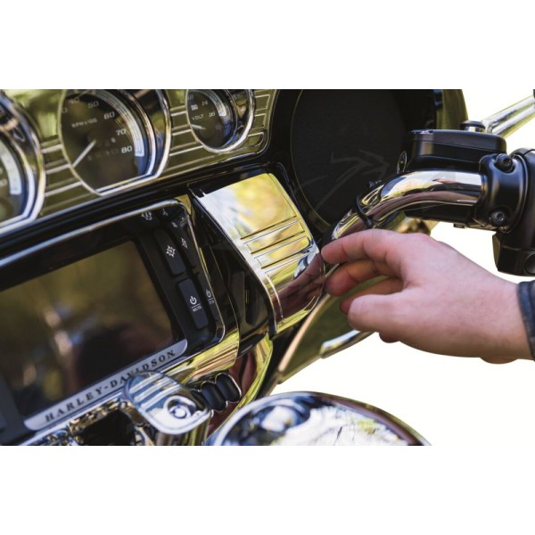 KURYAKYN Tri-Line Stereo Trim Harley Davidson FLHT / FLHTK / FLHX / FLHXSE 1690/1977 14-24