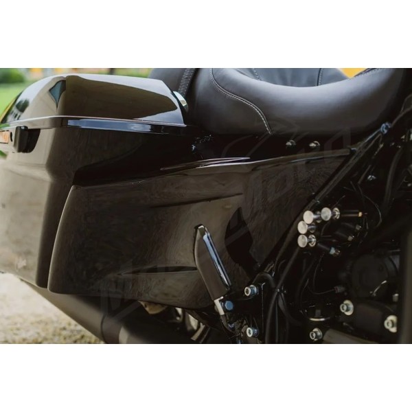 CULT WERK Šoninis skydelis Custom juodas Harley Davidson 1584-1923cc 2009-2025