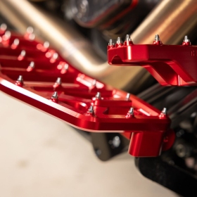 THRASHIN SUPPLY CO. Aggressor Floorboards Harley Davidson FL / FLH / FLHC / FLHFB 1200-1977cc 72-25