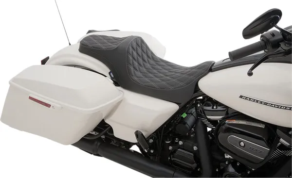 DRAG SPECIALTIES SEATS Predator III Seat Harley Davidson FLHR / FLHRC / FLHRSE / FLHRXS / FLHT 1584-1923cc 08-24
