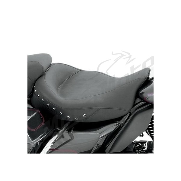 MUSTANG sėdynė Harley Davidson FLHFB / FLHR / FLHRC / FLHRXS / FLHTC / FLHTCU / FLHTK / FLHX / FLHXSE / FLTRU / FLTRX / FLTRXSE 1584–1923 cc 2009–2025