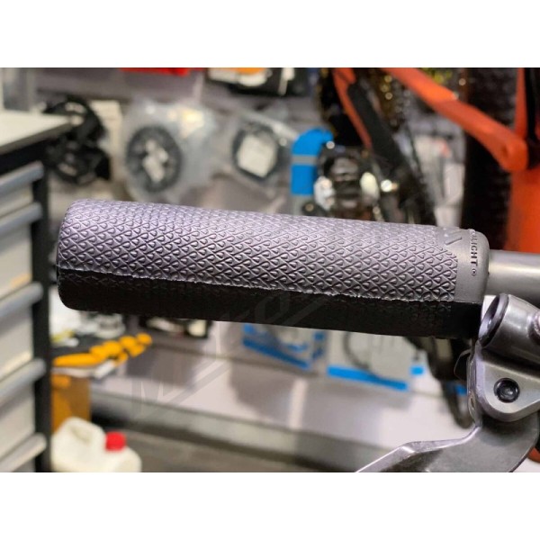 ALL MOUNTAIN STYLE Extralight Grips