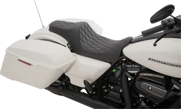 DRAG SPECIALTIES SEATS Predator III Seat Harley Davidson FLHR / FLHRC / FLHRSE / FLHRXS / FLHT 1584-1923cc 08-24