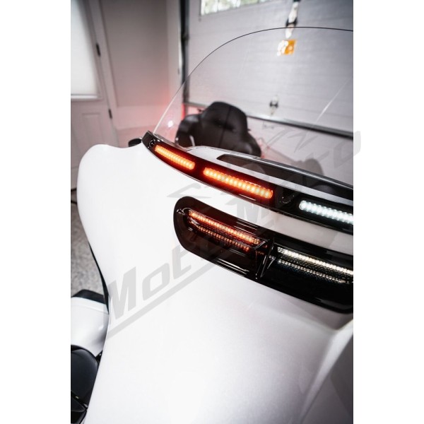 CUSTOM DYNAMICS Genesis® 4 Dynamic LED Batwing Windshield Trim Harley Davidson FLH / FLHTCU 1690-1923cc 14-25