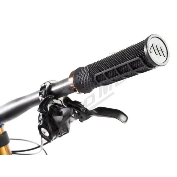 ALL MOUNTAIN STYLE Cero Grips Red Bull® Rampage