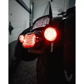 CUSTOM DYNAMICS Radius LED License Plate Frame 18,5 x 11 cm