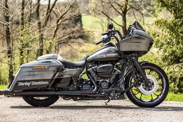 CULT WERK Šoninė apdaila Harley Davidson FLHR / FLHRC / FLHRSE / FLHRXS 1584-1923cc 09-25