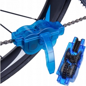 Chain cleaning tool