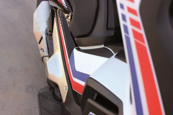 UNIRACING Grafikų komplektas HONDA X-ADV 750cc 17-20