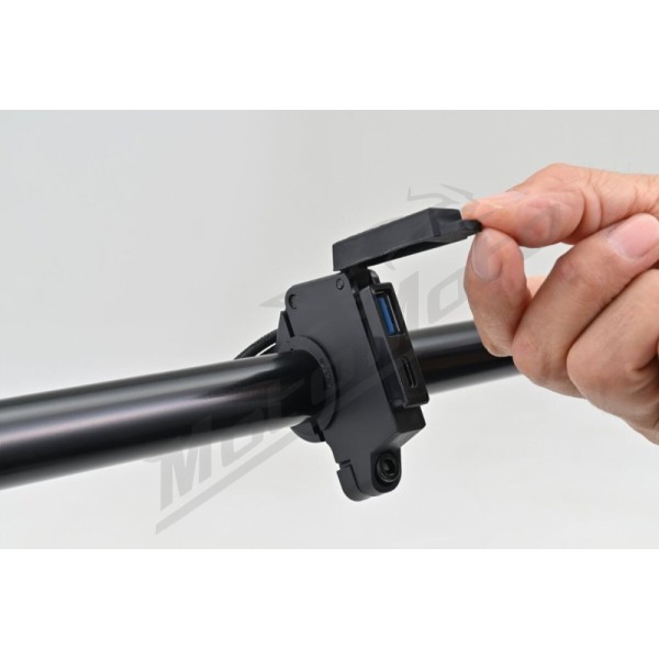 DAYTONA USB Charging Port