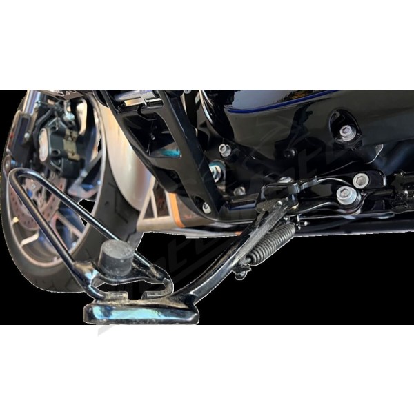 PAUL YAFFE BAGGER NATION Šoninės kojelės kampinė plokštelė Harley Davidson FLDE / FLFBS / FLHC / FLHCS / FLSB / FXBB / FXBR / FXFB / FXST 1750-1923 18-24