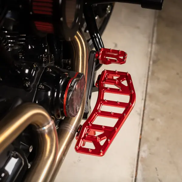 THRASHIN SUPPLY CO. Aggressor Brake Pedal Pad Red Harley-Davidson Electra / Road 1690-1868cc 14-20