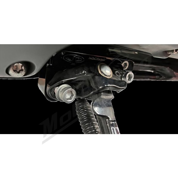 PAUL YAFFE BAGGER NATION Šoninės kojelės kampinė plokštelė Harley Davidson FLDE / FLFBS / FLHC / FLHCS / FLSB / FXBB / FXBR / FXFB / FXST 1750-1923 18-24