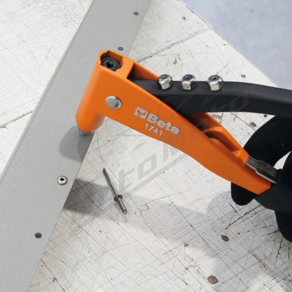 BETA Riveting pliers with 4 interchangeable nozzles