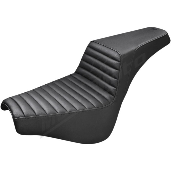 SADDLEMEN Step-Up Tuck-n-Roll Sėdynė Harley Davidson FXBB / FXBBS / FXST 1750-1923 18-25