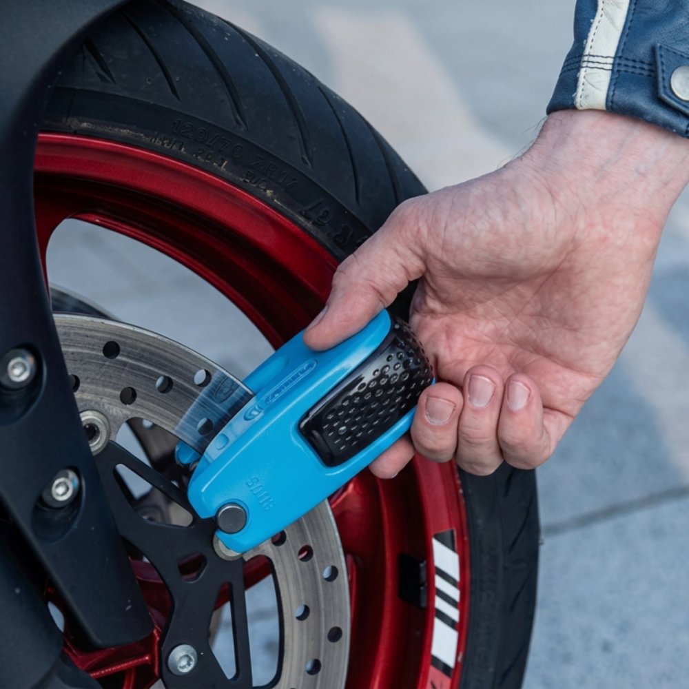 Kaip apsaugoti motociklą: GPS sekimas, užraktai ir uždangalai